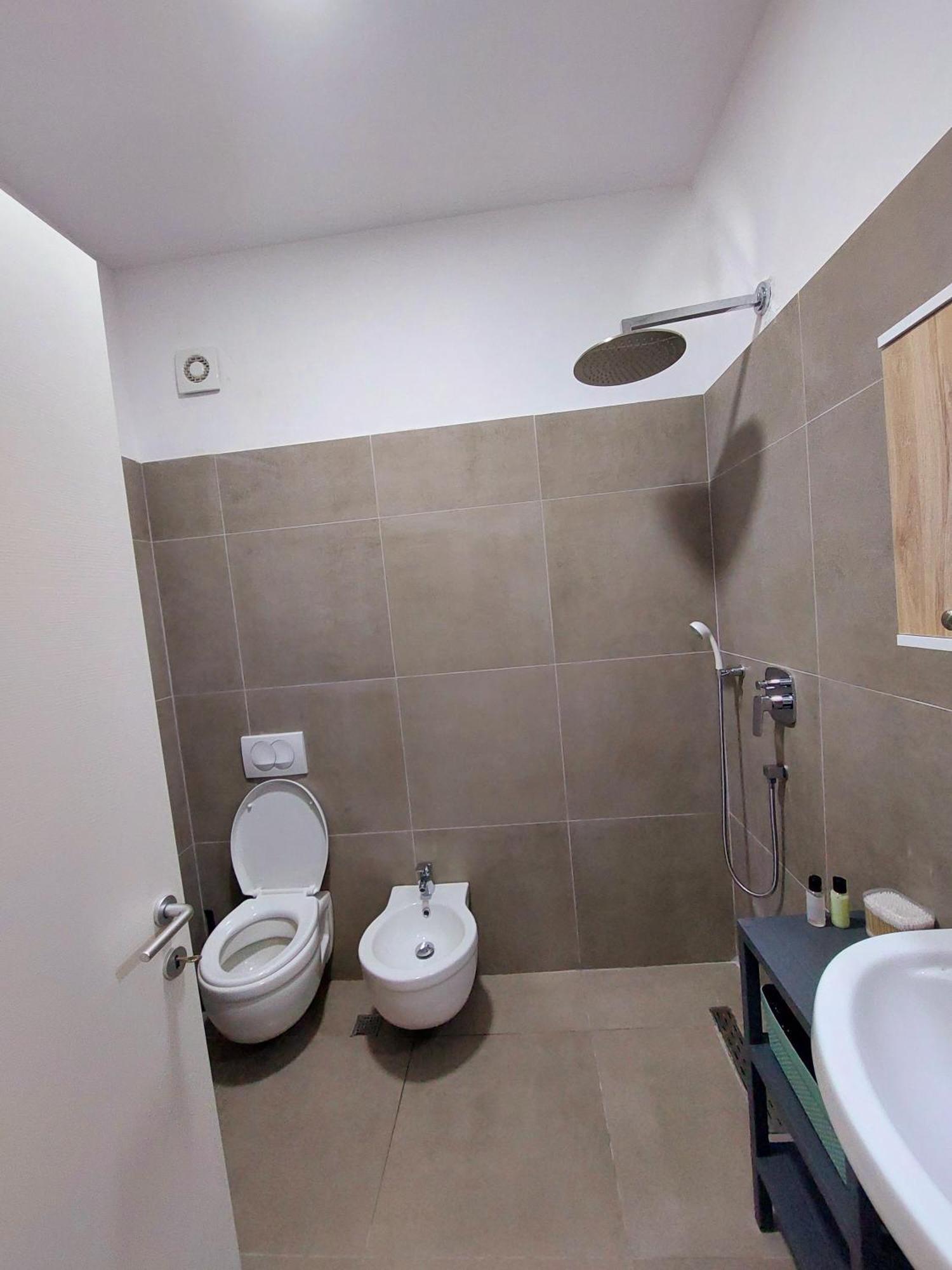 Gex Apartments Tiranë Ngoại thất bức ảnh